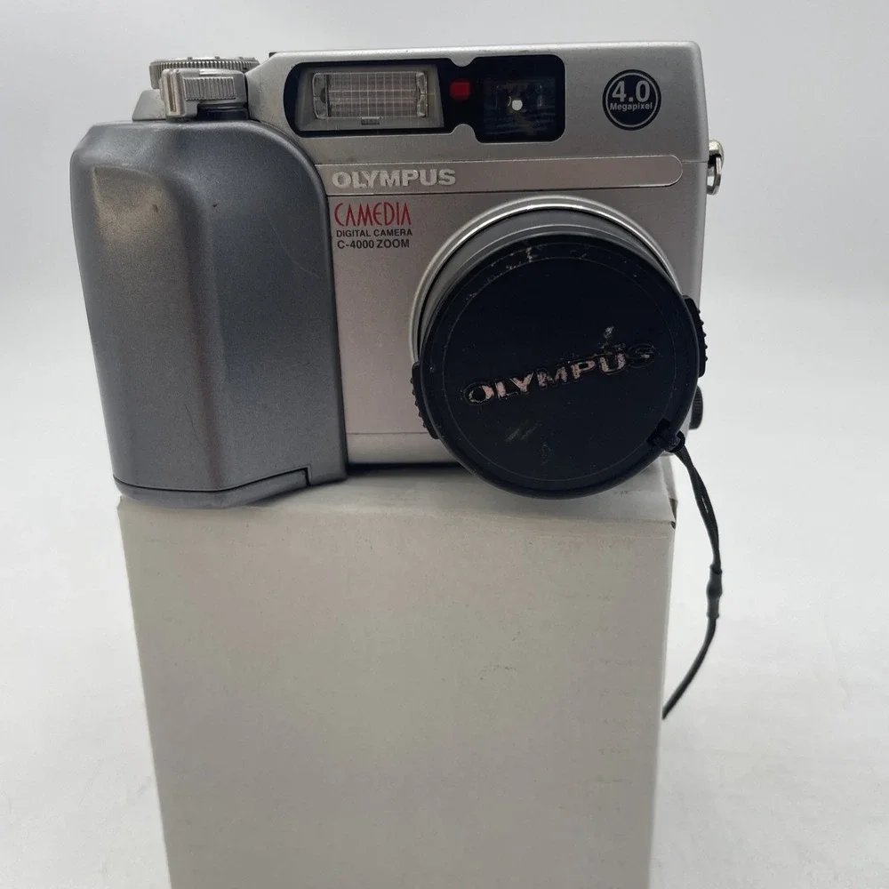 Olympus Digital Camera Camedia C-4000 Zoom 4.0MP Silver +Battery Tested
